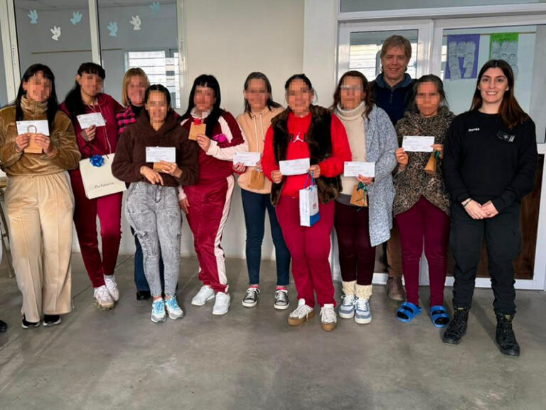 Finalizó un curso de manicuría para personas privadas de la libertad.
