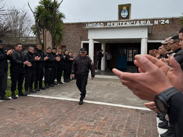 Festejos por el Día del Agente Penitenciario y un emotivo pase a retiro en la Unidad 24