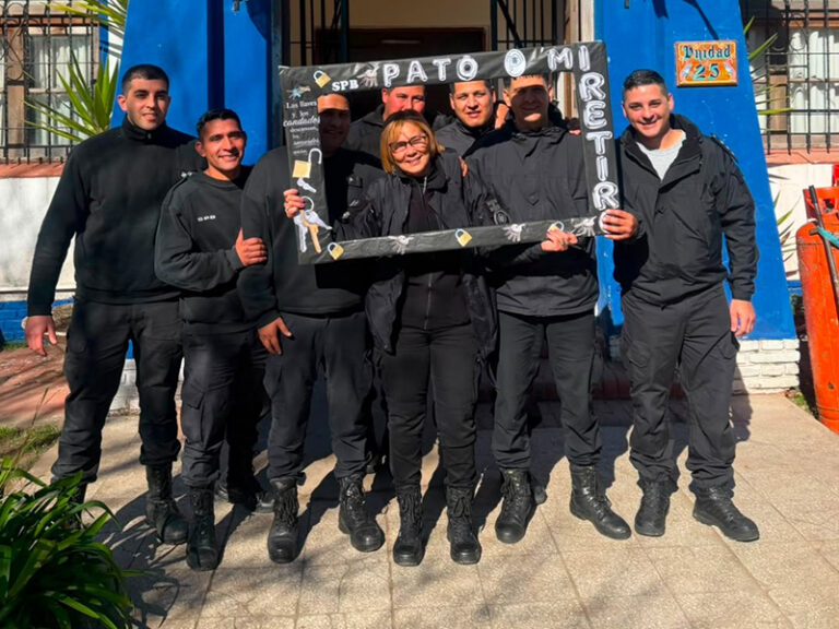 Se llevó a cabo un cordón de honor en reconocimiento a una Suboficial Mayor en Olmos
