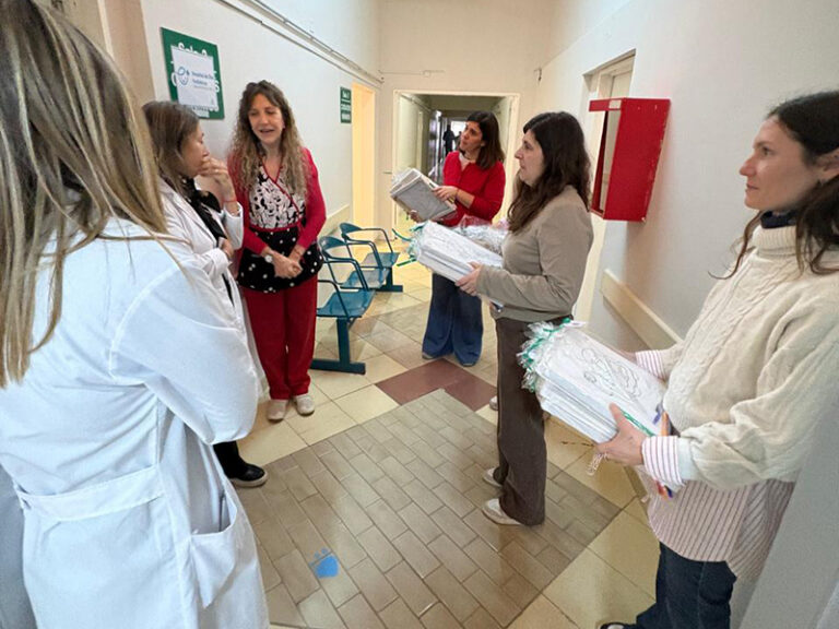 El proyecto “Úrsula” entregó bastidores lúdico-didácticos en el Hospital Municipal de Bahía Blanca