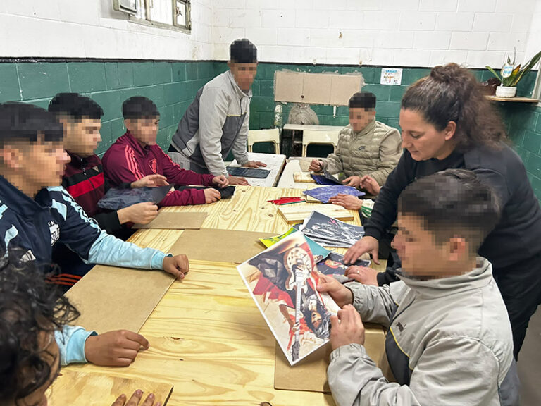La Unidad 54 inició el taller de dibujo “Trazos, sueños y libertad” para jóvenes adultos