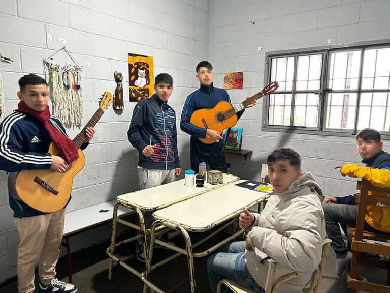 Comenzó un nuevo taller de canto y guitarra en la Unidad 54 de Florencio Varela