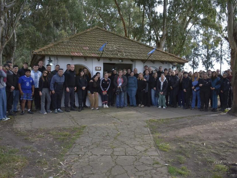 Emotivo homenaje a un agente penitenciario en el Día del Agente