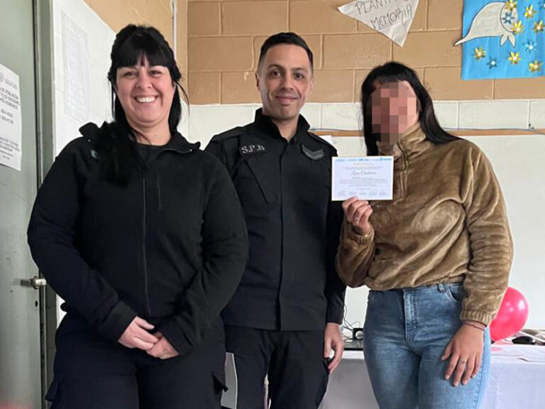 45 mujeres finalizaron la primera etapa del Taller de Desarrollo Personal en la Unidad 52