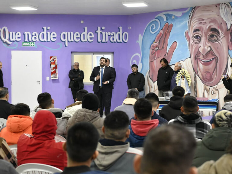 Inauguraron el primer Salón de Usos Múltiples Papa Francisco en la Unidad 43