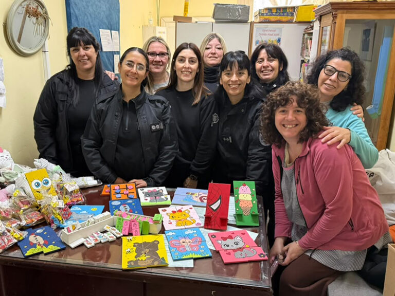 Acción conjunta entre mujeres privadas de libertad y agentes penitenciarias de la cárcel de Azul para el Jardín de Infantes 919