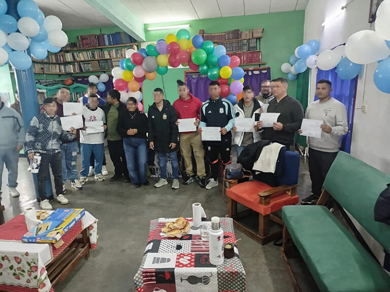 Entrega de certificados a privados de la libertad de la Unidad 39 que participaron de talleres de formación integral