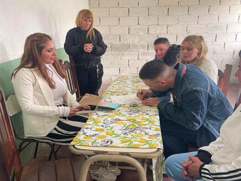 La Unidad 23 realizó un operativo de documentación y celebró dos casamientos