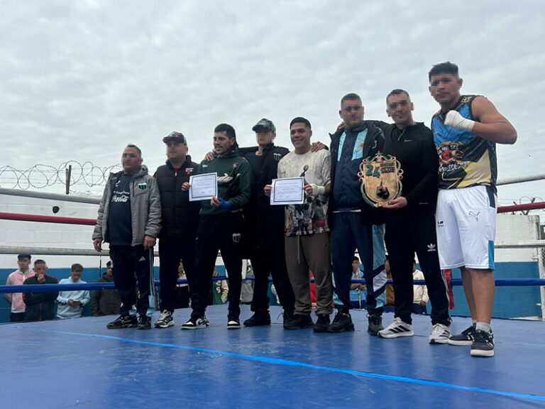 Brian Castaño participó de una exhibición de boxeo en la Unidad 31