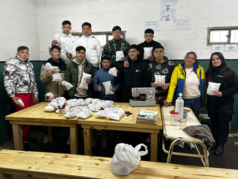 Lazos que Unen: jóvenes adultos celebraron el Día de las Infancias en la Unidad 54