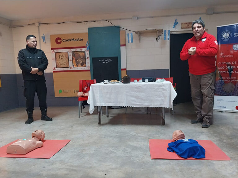 Personal e internos de la Unidad 42 se capacitaron en RCP y Primeros Socorros