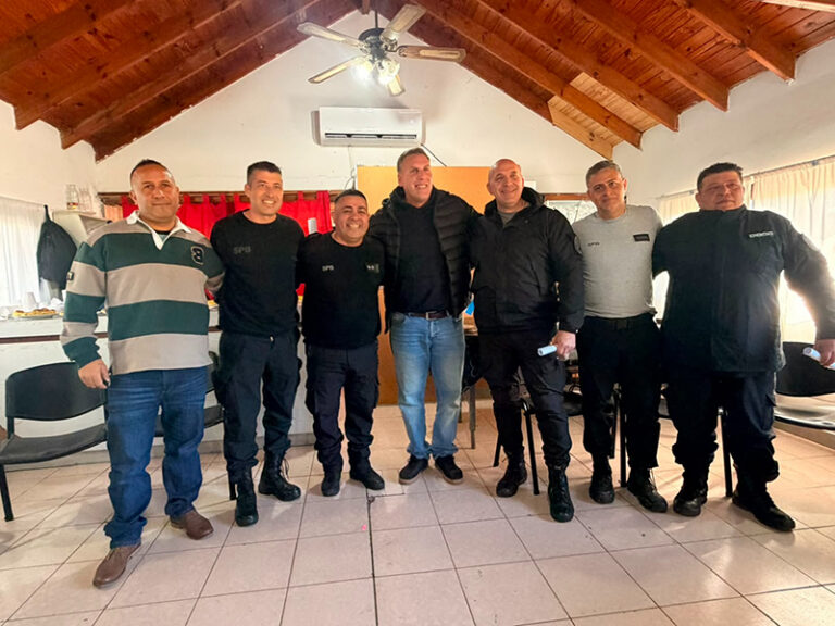 La Unidad 12 celebro los 25 años de servicio de siete agentes