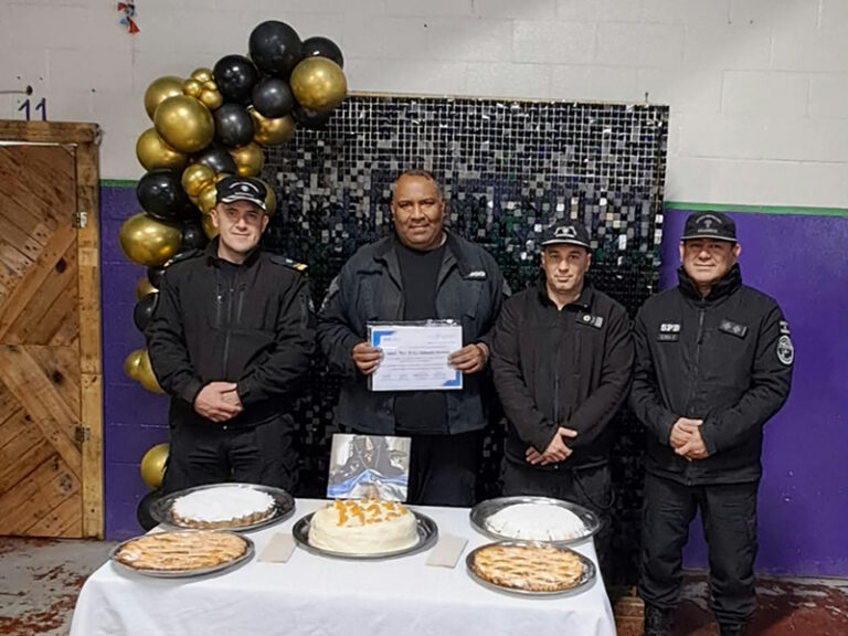 Reconocimiento y emotiva despedida tras el retiro de un suboficial en la Unidad 31