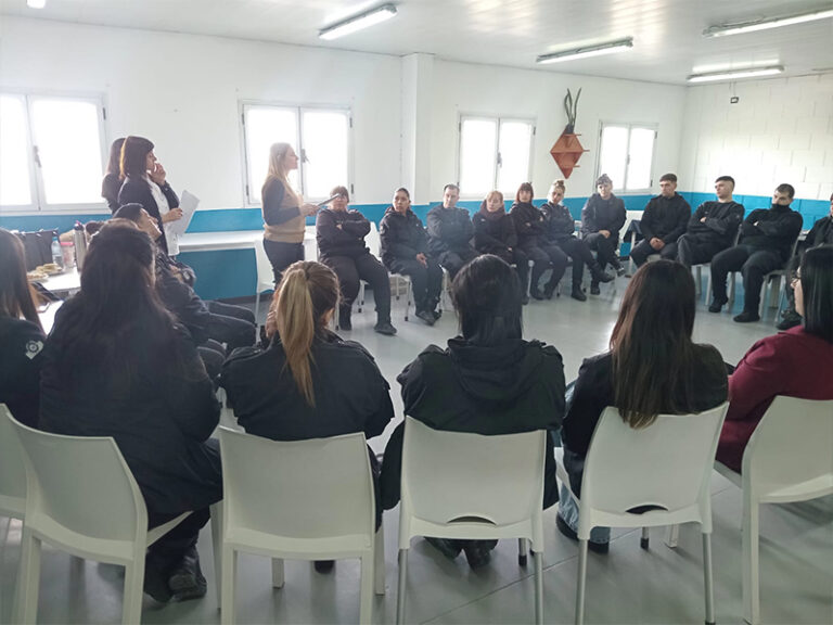 Taller sobre Consumos Problemáticos para agentes en la Unidad  59
