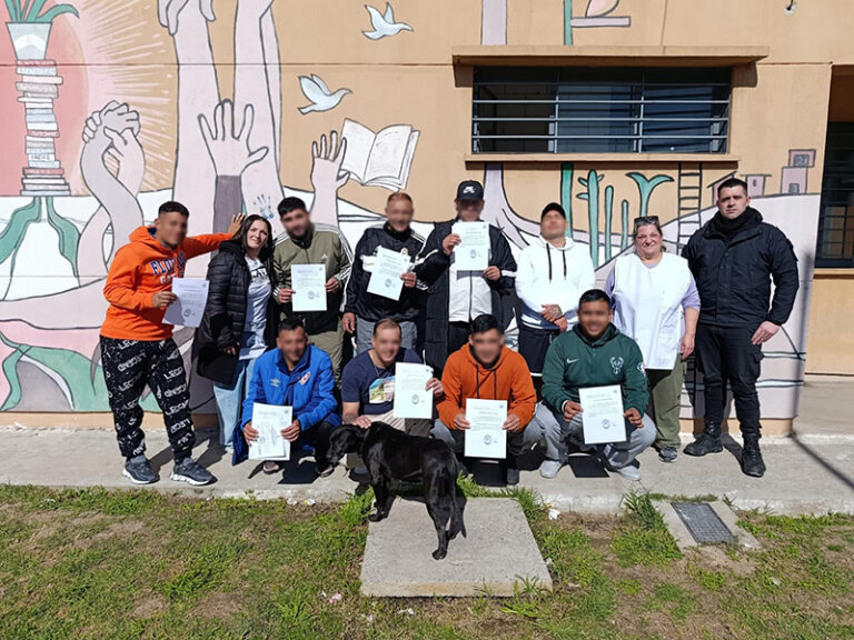 Entrega de diplomas del Curso de Pizzero y Rotisero en la Unidad 48