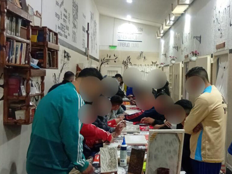 Unidad 36: Se preparó una muestra de cuadros y souvenirs para el aniversario de la Unidad