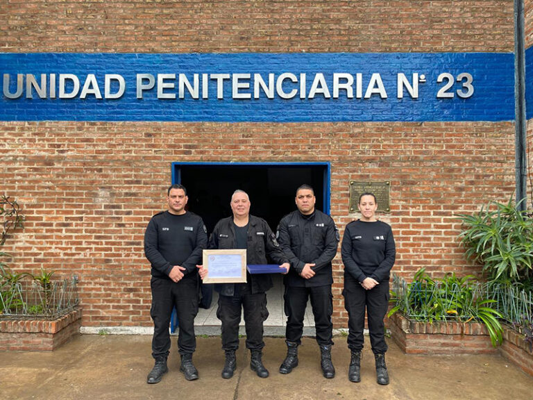 La Unidad 23 homenajeó a dos suboficiales que pasaron a retiro tras 27 años de servicio