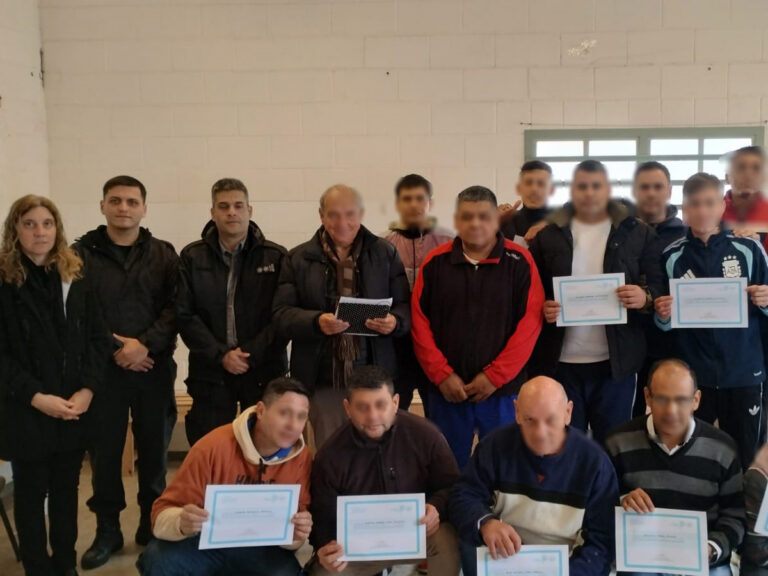 Entrega de certificados del programa “Deconstruyendo Masculinidades” en la Unidad 17