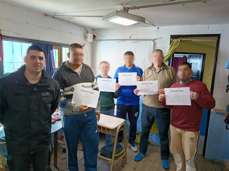 La Unidad 31 concluyó un taller de costura para impulsar proyectos textiles