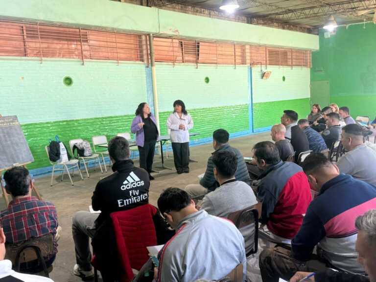Taller de Manipulación y Conservación de Alimentos en la Unidad 13