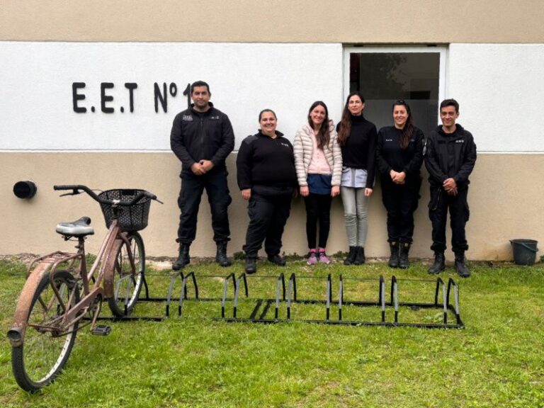 En una cárcel de Magdalena elaboraron un bicicletero para una escuela local