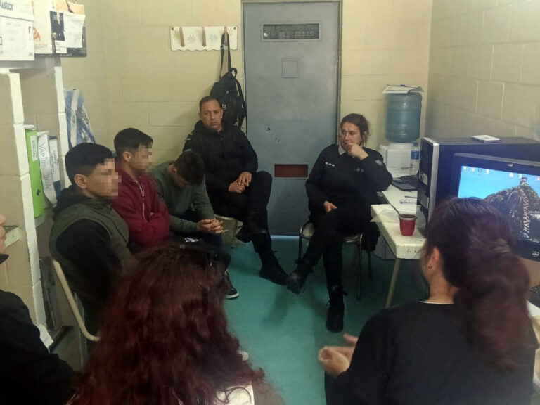 Mesa de diálogo para fortalecer la convivencia educativa en la Alcaidía Penitenciaria Junín