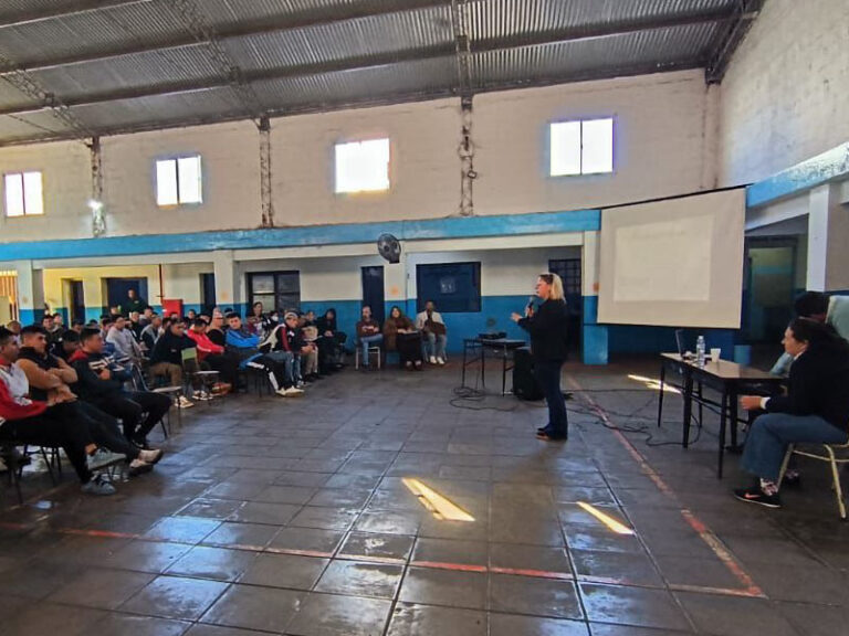 Charlas sobre salud y ambiente en la Unidad 3