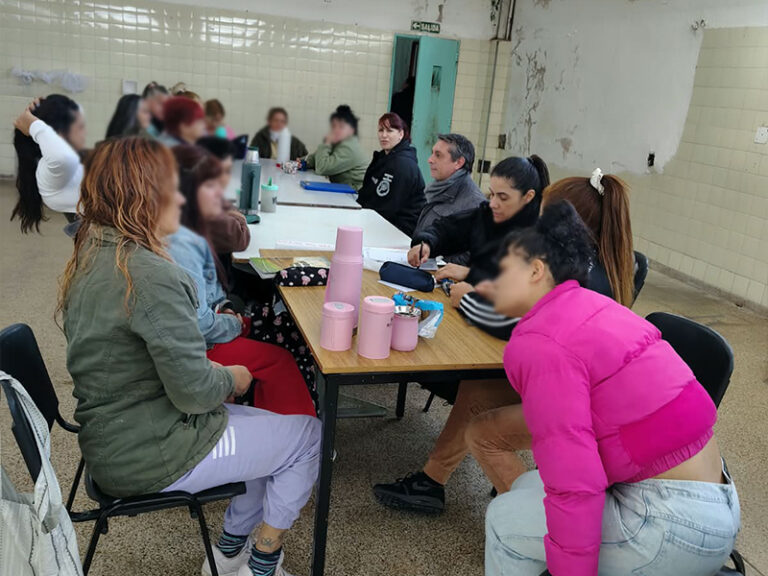 Encuentro sobre herramientas para búsqueda de empleo del Programa en Salud Social en la Unidad 8