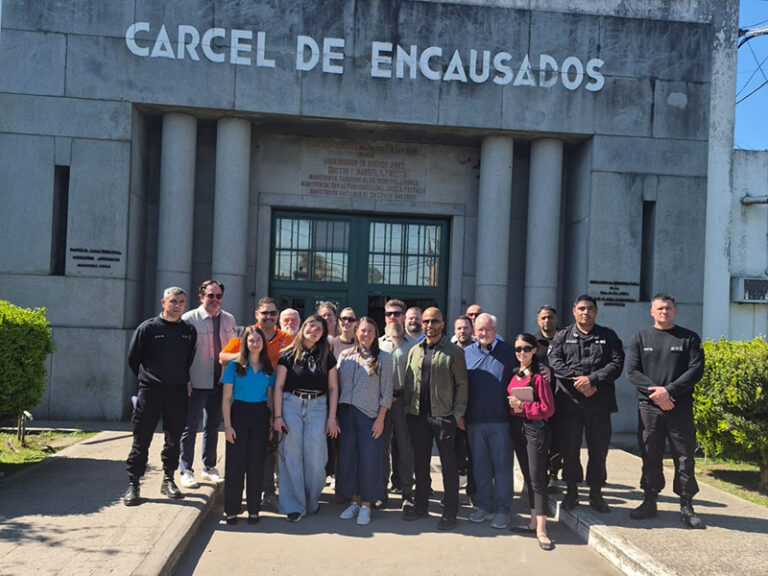 Referentes de ARrow Center for Justice Reform recorrieron espacios educativos de la Unidad 1