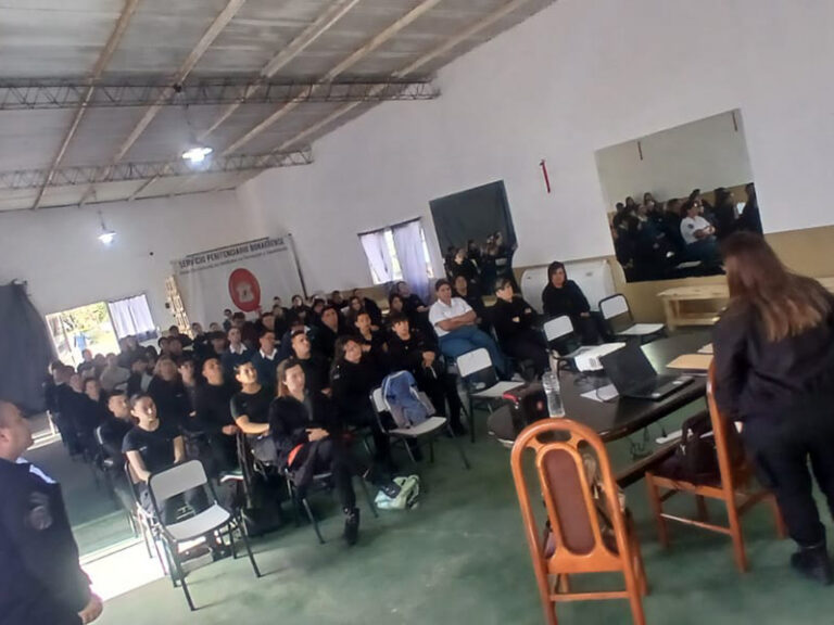 Jornada de capacitación en Identificación Humana a través de Dactiloscopia en Lisandro Olmos