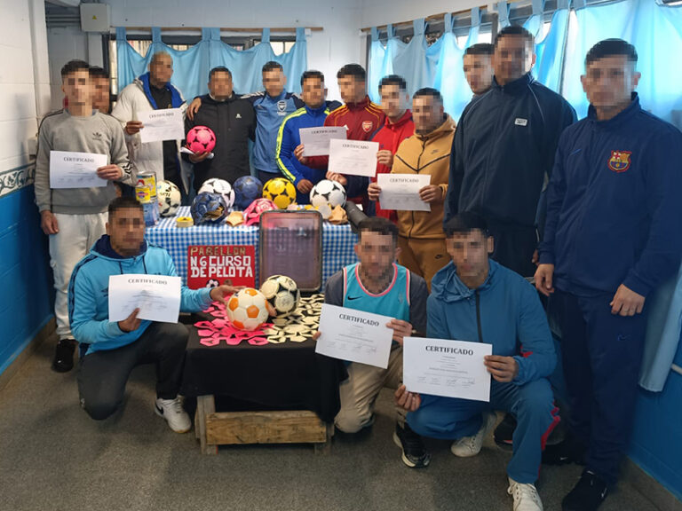 Promover la reinserción laboral: la Unidad 31 de Varela cerró el Curso de Talabartería