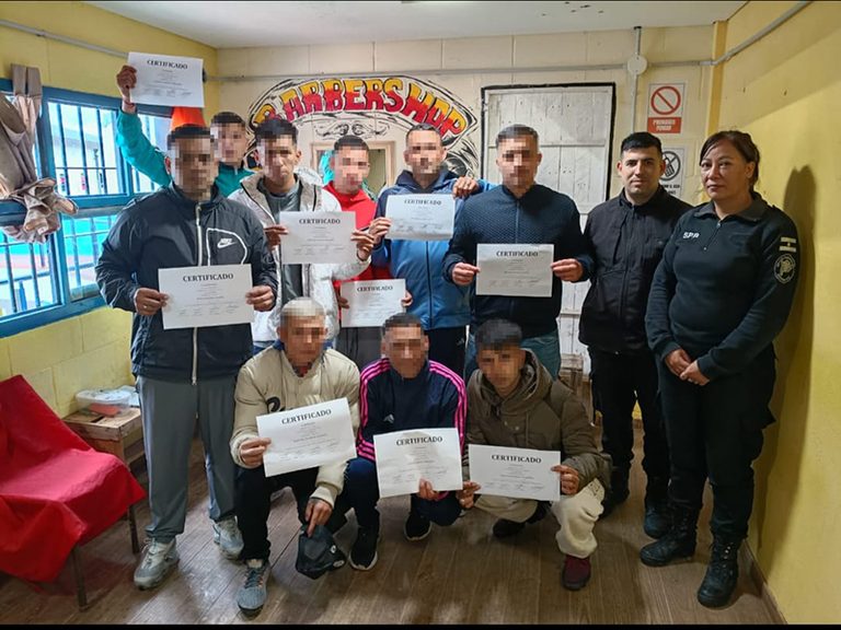 La Unidad 31 de Florencio Varela distinguió a los nuevos egresados del Curso de Peluquería