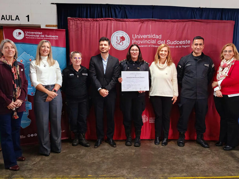 Se realizó un acto de colación y entrega de títulos universitarios en la Unidad 19