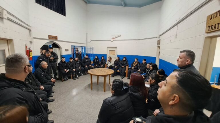 Academia de supervisión y comunicación para el personal de la Unidad 31