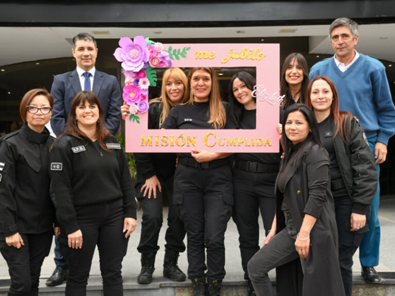 Un emotivo reconocimiento a la trayectoria de la Inspector Mayor Elizabeth Giménez