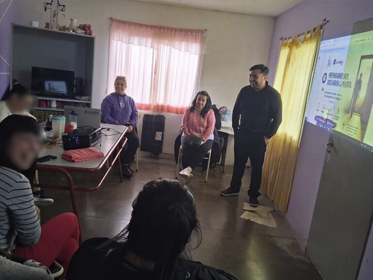 Orientación sociolaboral para mujeres en etapa de pre egreso en la Unidad 50