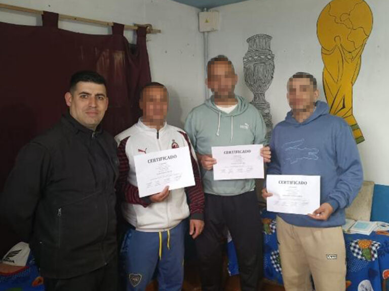 Finalizó el Curso de Encuadernación en la Unidad 31 de Florencio Varela