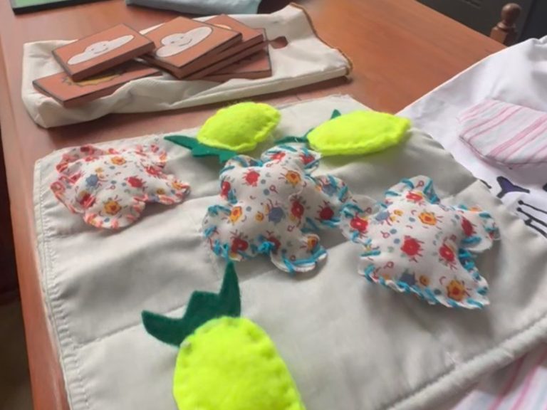 En la cárcel de mujeres de Azul elaboraron juegos didácticos para la asociación civil Por más sonrisas de Olavarría