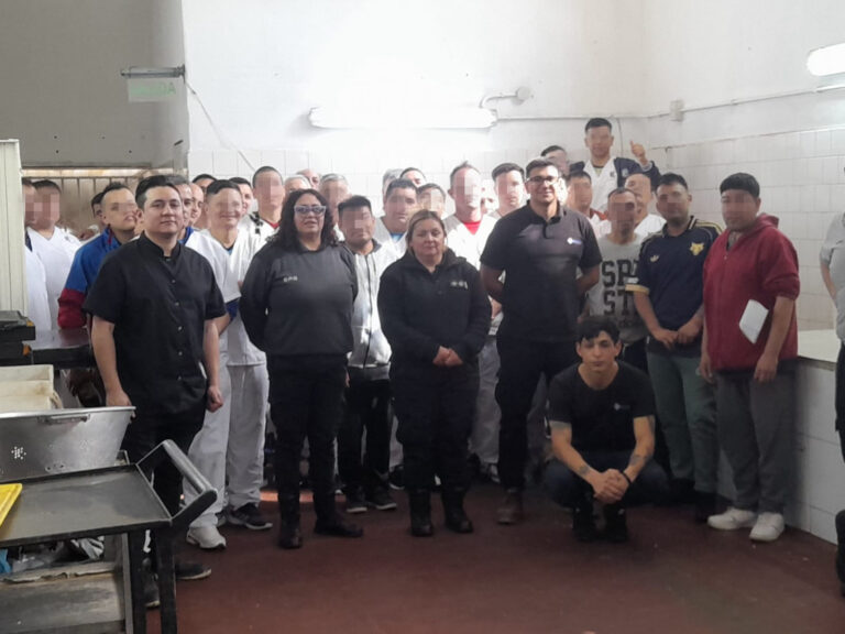 Más de 50 personas privadas de libertad se capacitan en gastronomía en Mercedes