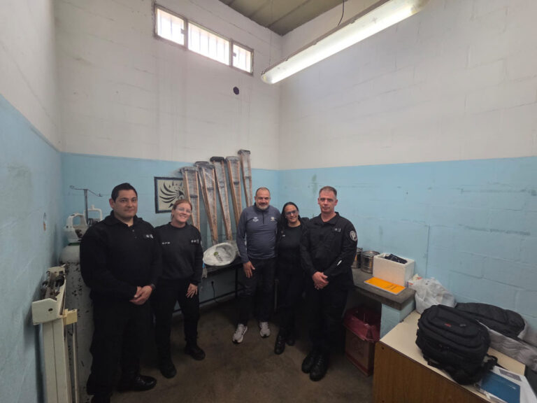 El Centro del Kinesiólogo realizó una donación para el Área Sanidad de la Alcaidía Penitenciaria Batán