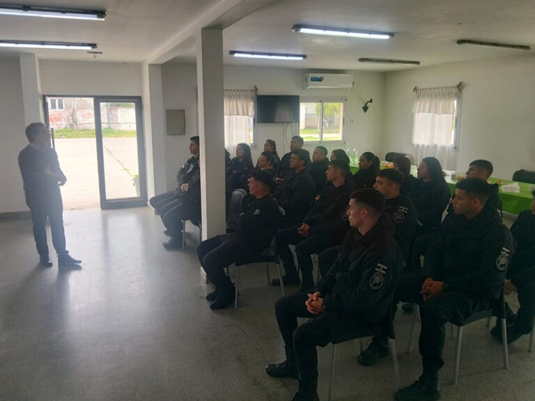 Capacitación sobre el Protocolo Elizabeth para la prevención del riesgo suicida en la Unidad 26