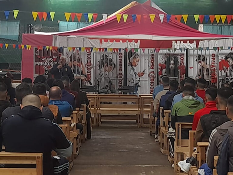 Presentaron una obra teatral para promover la reflexión y la concientización emocional en una cárcel bonaerense