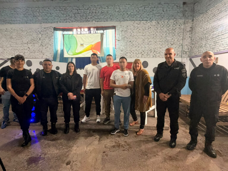 Unidad 12: Se realizo una jornada de entrega de certificado e inauguración de una biblioteca