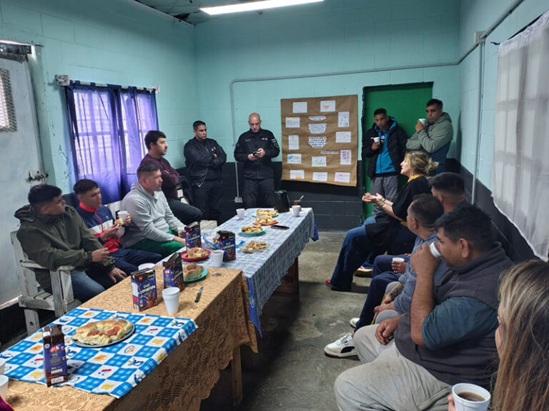 Jornada de orientación sociolaboral en el Taller de Carpintería de la Unidad 42