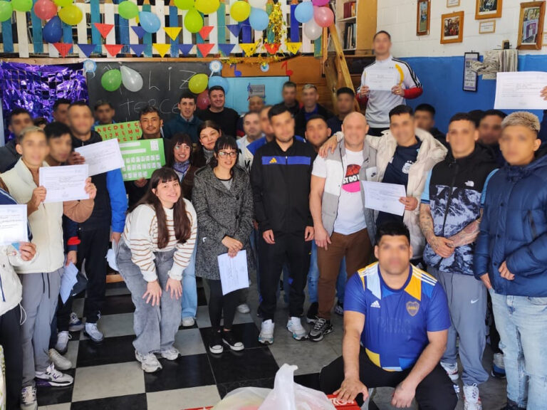 La Unidad 43 entregó certificados y menciones a estudiantes de sus talleres culturales
