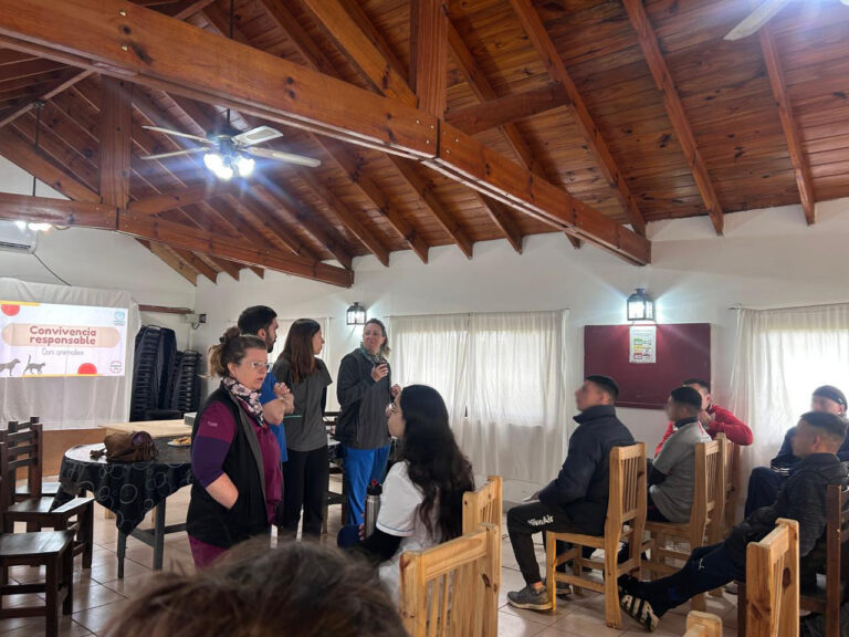 La Unidad 12 realizó una jornada de cuidados responsables para animales