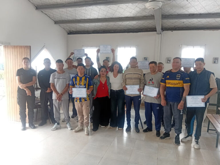​Se realizó la entrega de certificados del Curso No Formal de Barbería Clásica en la Unidad 40