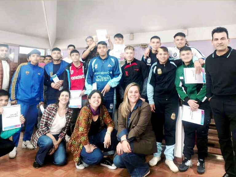 Unidad 13: Jóvenes Adultos se capacitaron en emprendedurismo