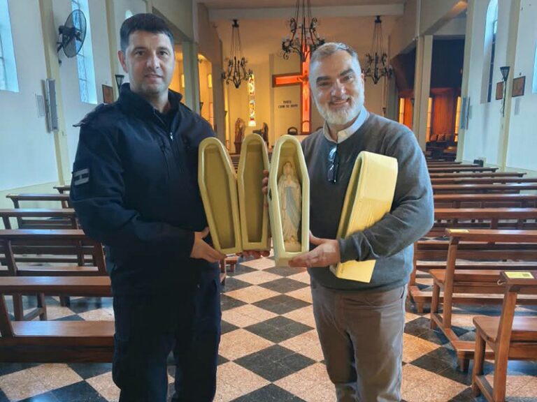 En la cárcel de Bahía Blanca elaboraron 20 capillitas para una parroquia de la ciudad